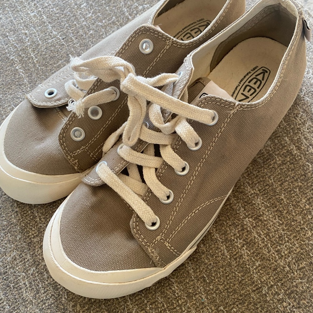 Keen Woman’s Tan Canvas Sneakers